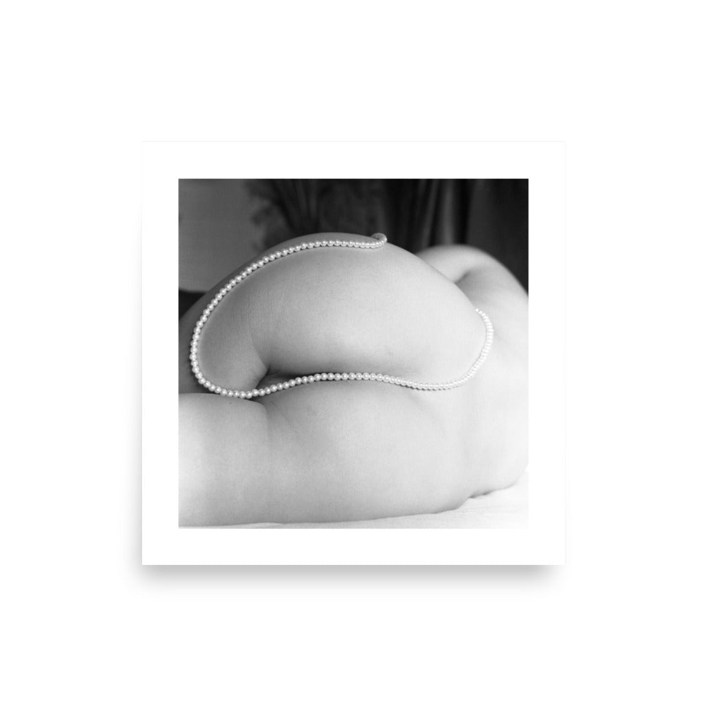 Pearls luster photo paper print with a partly glossy, partly matte finish